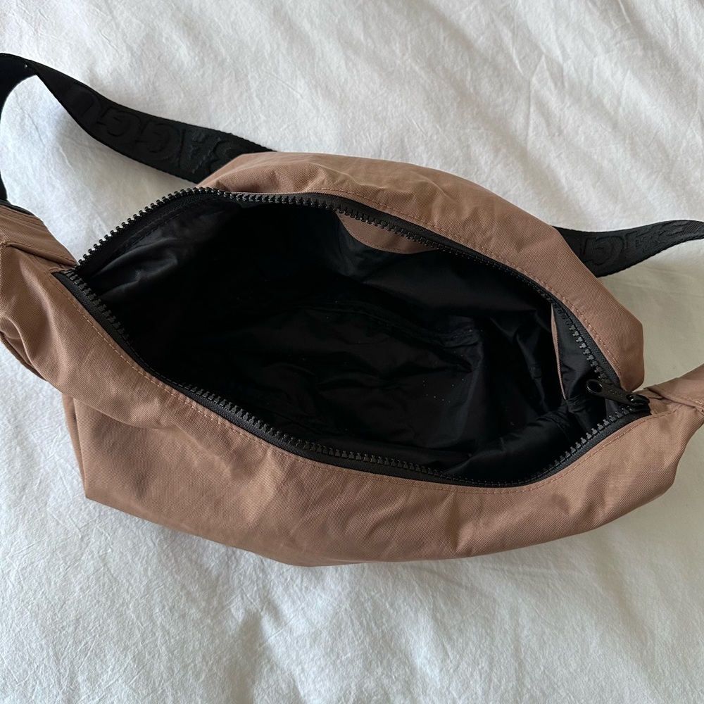 Baggu medium nylon crescent bag in color cocoa